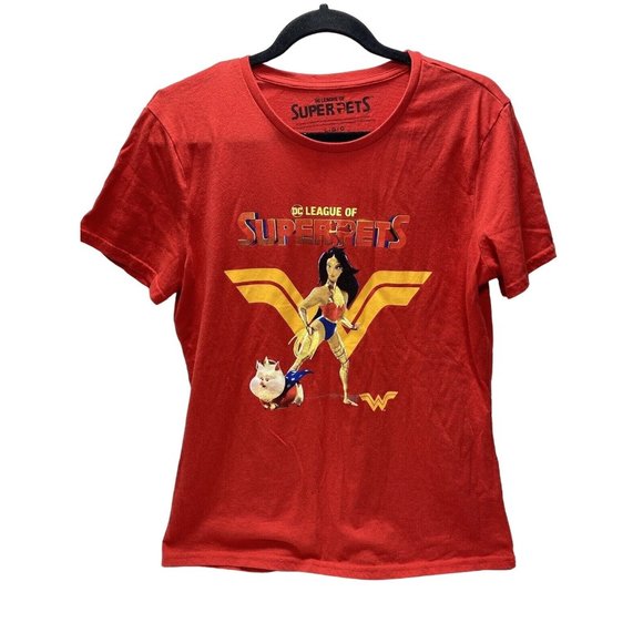 DC League of Super Pets Women's Red Graphic T-Shirt - Size Large -Good Condition - Picture 1 of 8